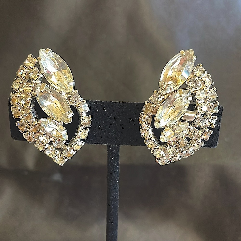VINTAGE Elegant Rhinestone Clip-on Earrings